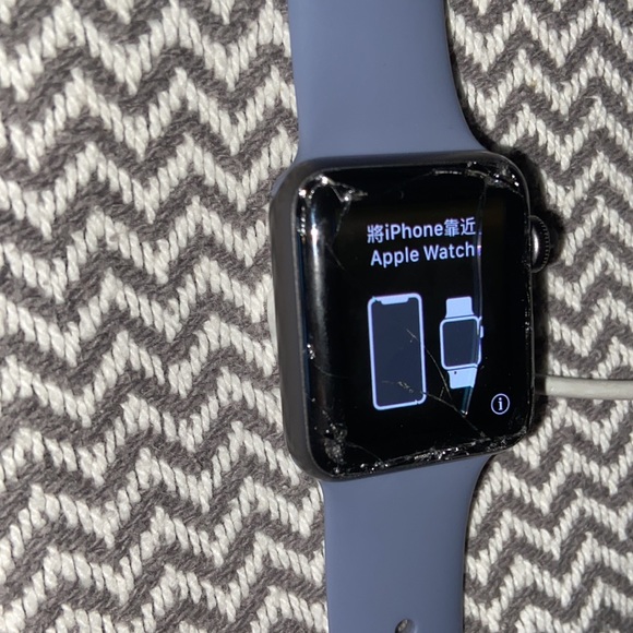 Apple Watch series 3 - Picture 2 of 3